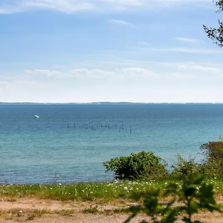 Arho - 75m From The Sea By Interhome Feriehus *